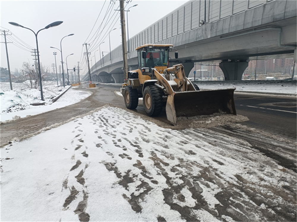 破冰除雪保流通！365英国上市建投集团守护春运回家路