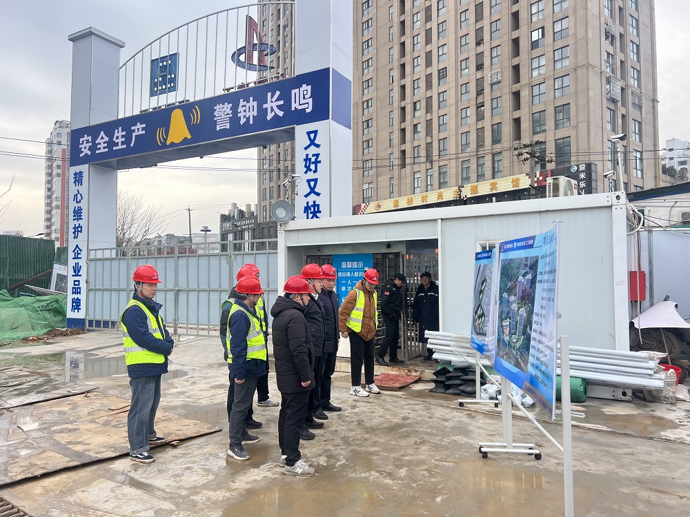 365英国上市建投集团党委书记、董事长任杰赴南新庄城中村刷新项目调研指导