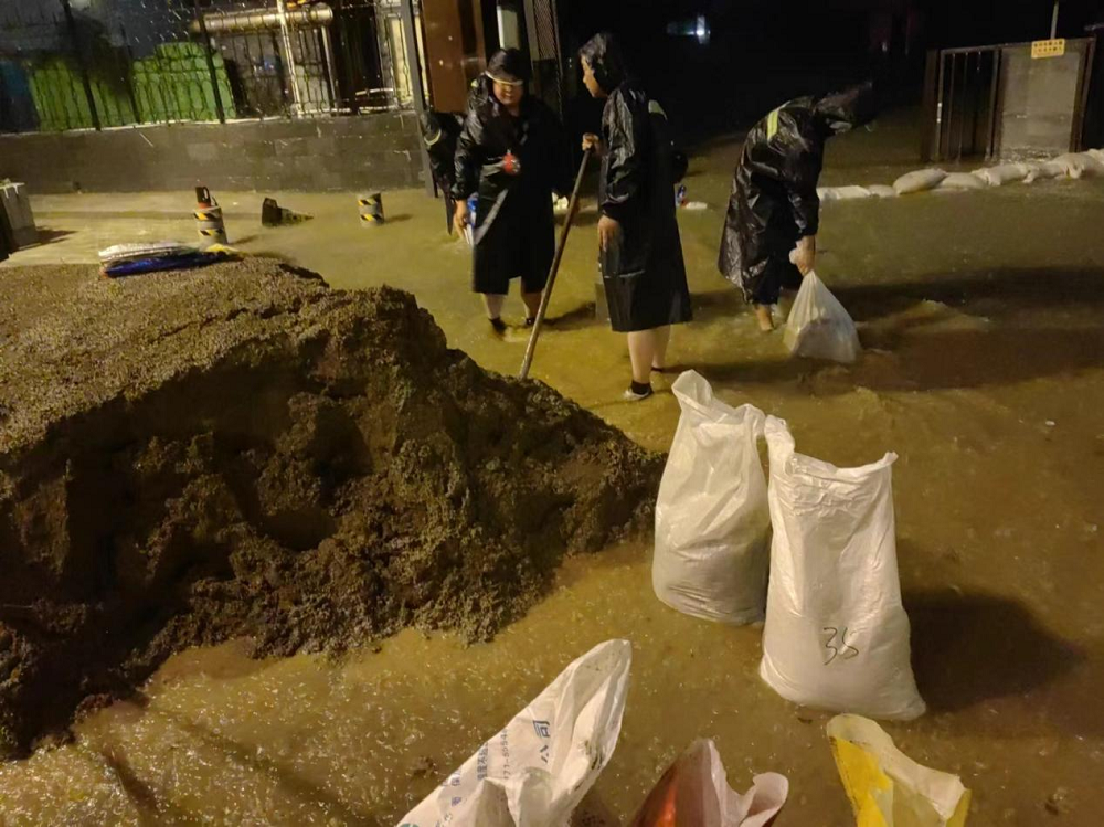 以汛为令，，，，，，闻汛而动| 商机厂租赁住房项目驰援抢险救灾