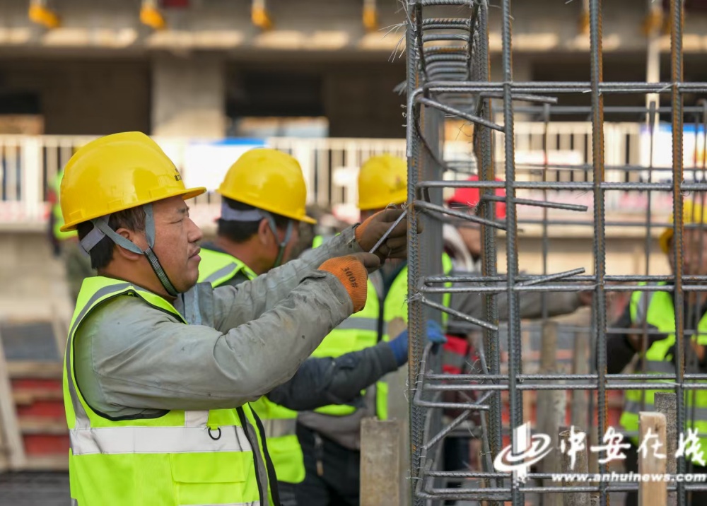 媒体聚焦丨中何在线：元旦施工“不打烊” 365英国上市建投集团吹响新年奋进号