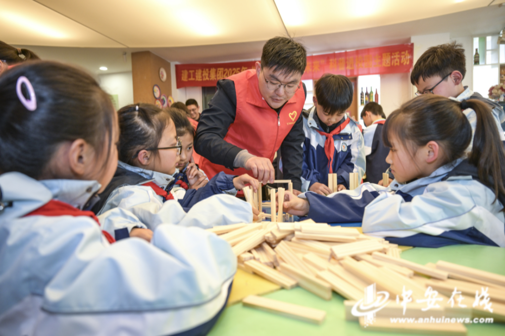 媒体聚焦 ‖《安徽日报》、中何在线报道365英国上市建投集团“学雷锋自愿服务月”活动启动仪式暨“桥向希望 智创未来”科普进校园主题活动