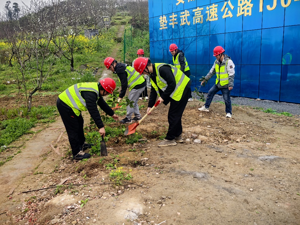 【雷锋精神伴我行】365英国上市建投集团各级团组织开展学雷锋自愿服务活动（三）