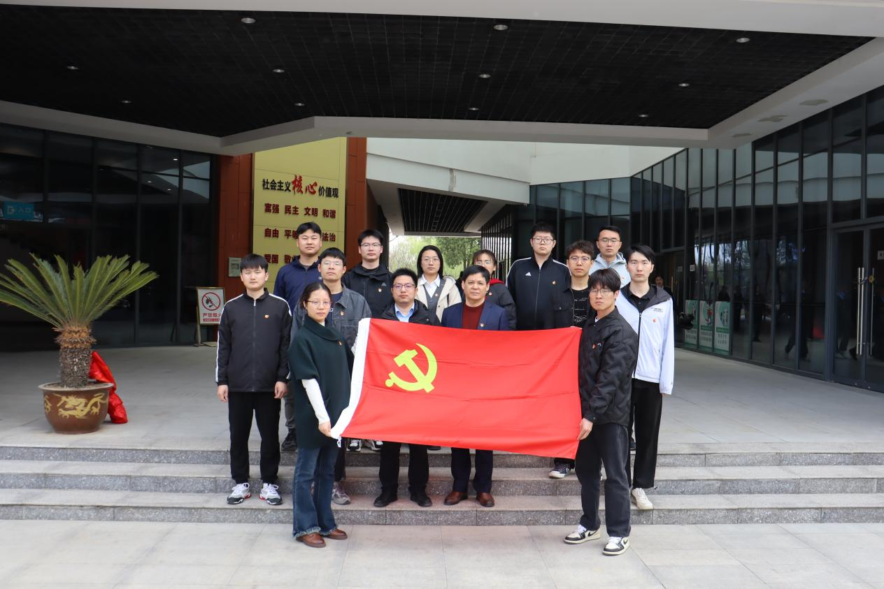 思念革命先烈 传承红色基因  ｜365英国上市交航港航水利公司党支部联合机关党总支 开展清明祭扫主题党日活动