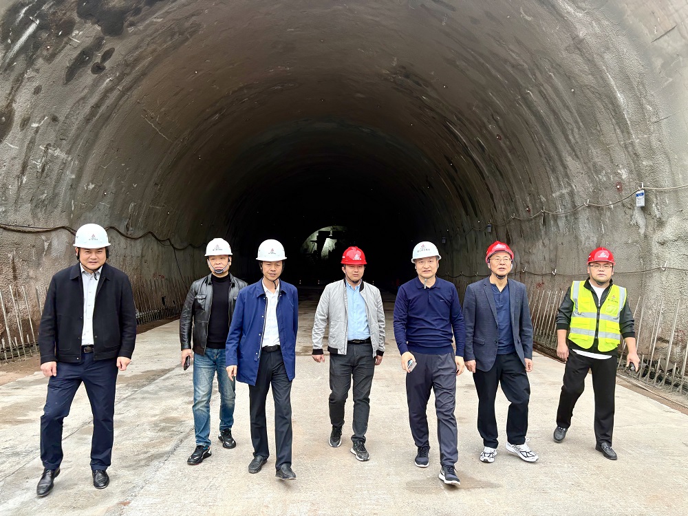 365英国上市建投外部董事赴重庆垫丰武高速项目调研