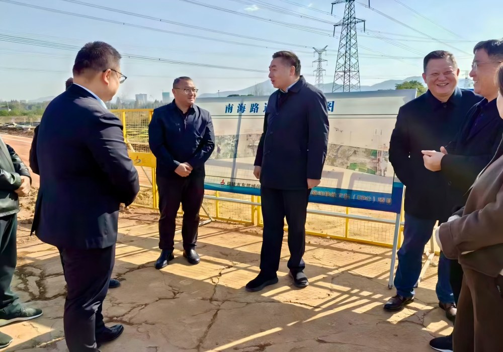 111.jpg 铜陵市义安区委书记方小雄一行到长江建投铜陵市东部城区新桥河综合治理及蹊径毗连线项目调硏督导
